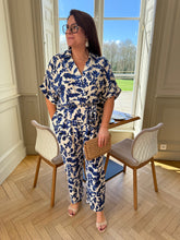 Charger l'image dans la galerie, Combinaison pantalon curvy végétale bleu Calypso
