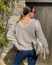 Charger l&#39;image dans la galerie, Pull taupe Sybille
