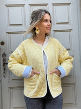 Charger l&#39;image dans la galerie, Veste jaune Abelle
