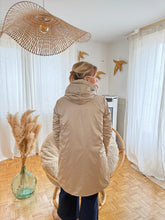 Charger l&#39;image dans la galerie, Parka longue beige
