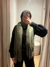 Charger l'image dans la galerie, Echarpe kaki
