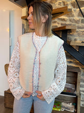Charger l'image dans la galerie, Veste sans manches bouclettes écrue Nolya
