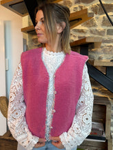 Charger l'image dans la galerie, Veste sans manches bouclettes rose Nolya
