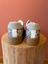 Charger l'image dans la galerie, Basket Liberty blanches
