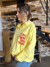 Charger l'image dans la galerie, Sweat jaune MORE AMORE
