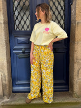 Charger l'image dans la galerie, Pantalon plissé fluide Annie jaune
