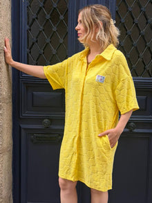 Robe éponge jaune coquillage