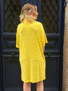 Robe éponge jaune coquillage