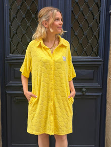 Robe éponge jaune coquillage