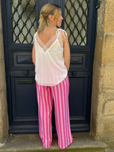 Charger l'image dans la galerie, Pantalon rayé rose et fuchsia  Tessa
