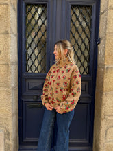 Charger l'image dans la galerie, Veste Polaire Fleurie Camel Armand – Coupe Droite Col Montant |
