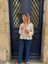 Charger l'image dans la galerie, Blouse à Pois Emeline – Décolleté V Manches Bouffantes Style Romantique |
