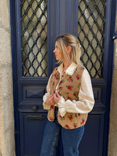 Charger l'image dans la galerie, Veste Sans Manches Femme Bouclette Fleurie Youna– Coupe Droite Style Bohème | La Capsule d'Evy
