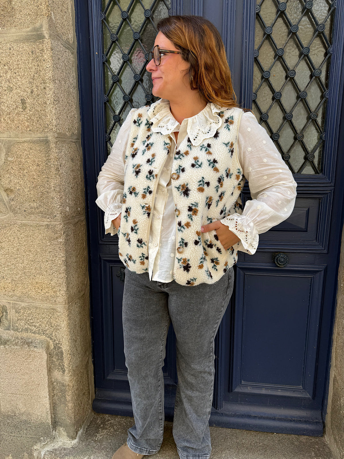 Veste sans manches fleurie curvy Wendy