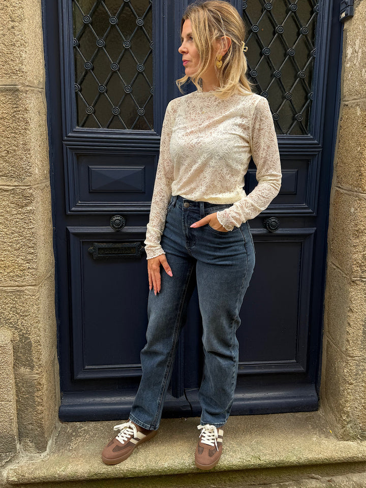 Jean Mom fit Brad