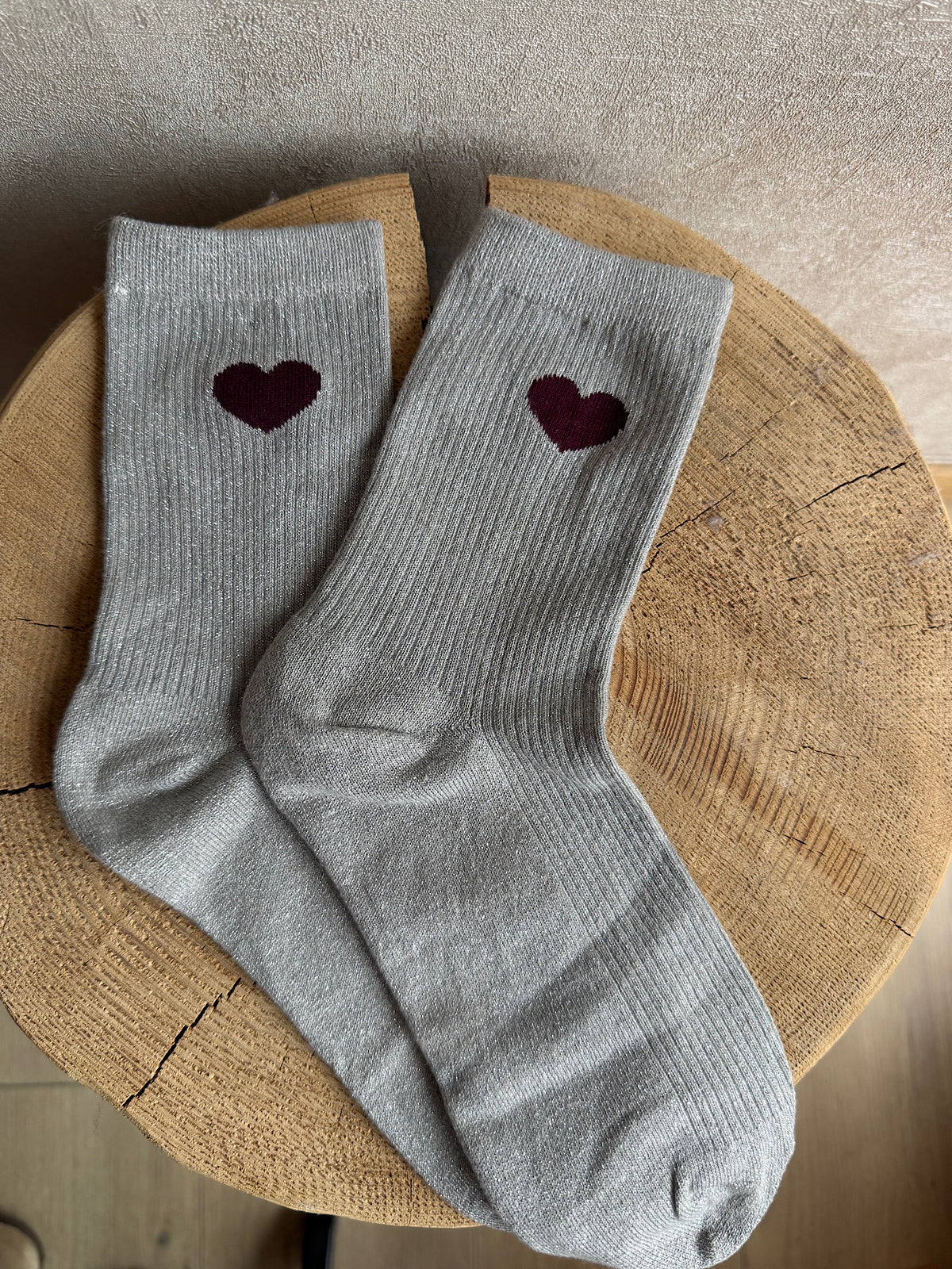 Chaussettes coeur bordeaux à paillette grise