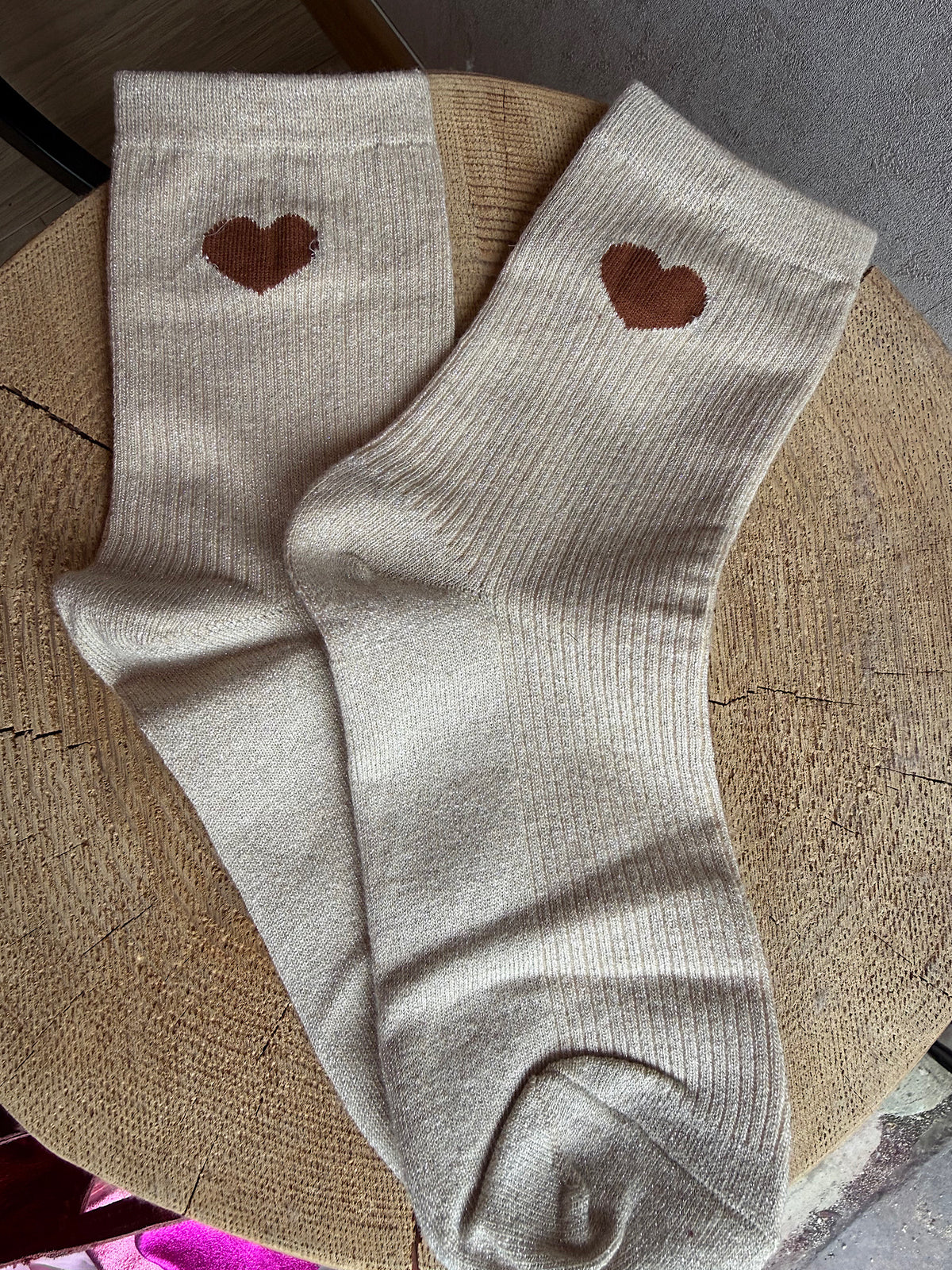 Chaussettes coeur marron à paillettes beige