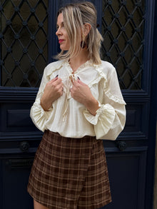 Blouse écrue à volants Pénélope