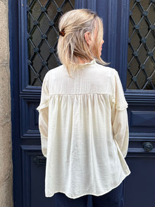 Blouse écrue à volants Pénélope